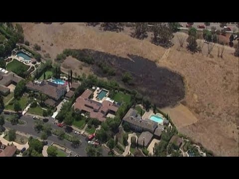 Crews quickly extinguish brush fire in northern San Diego's Torrey Highlands neighborhood