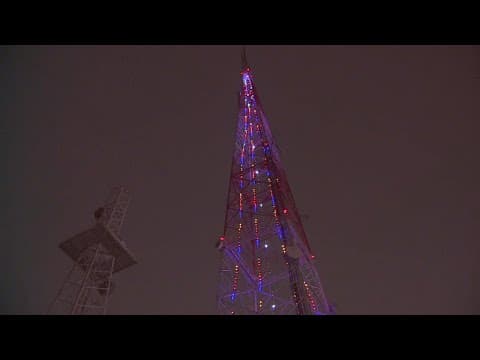 KING 5 tower lights up, kicking off holiday season in Seattle