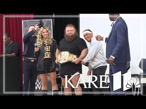 WWE wrestlers visit Minneapolis students