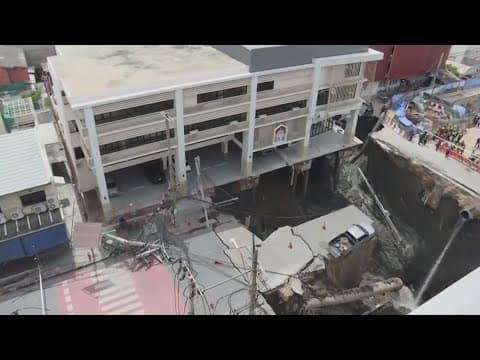 Massive sinkhole swallows up street in Bangkok