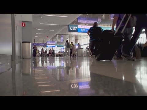 American Airlines plans to shame those who board early this holiday