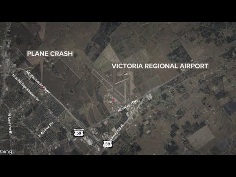 Plane crashes with 3 cars in Victoria, Texas