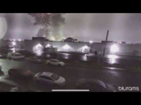 Plane with 6 aboard crashes in Philadelphia, setting homes ablaze