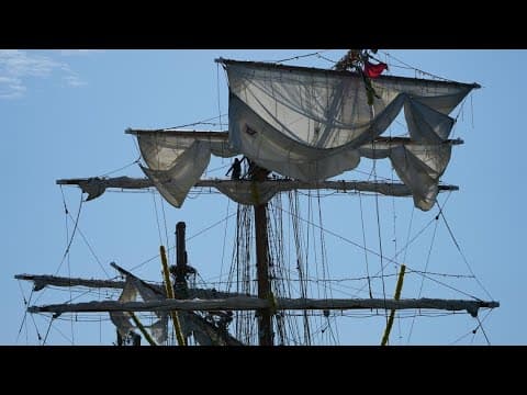 Federal officials investigating Mexican tall ship's crash into Brooklyn Bridge