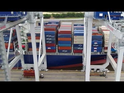 U.S. trade deficit plunged in April amid trade wars
