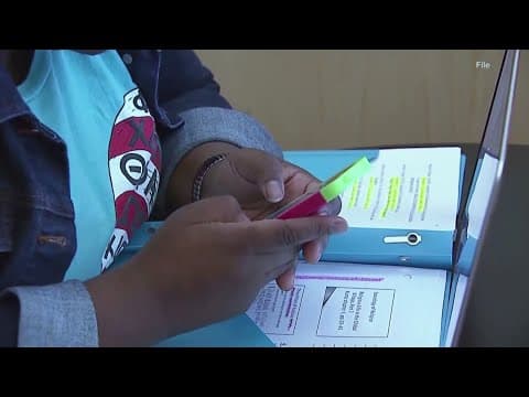 Texas governor to sign bill banning cellphones in classrooms