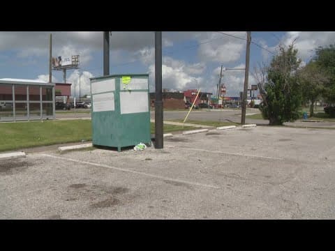 Houston woman gives birth in parking lot, leaves baby there