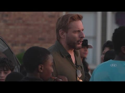 A Cricket star drops into a Fort Worth apartment complex to give back