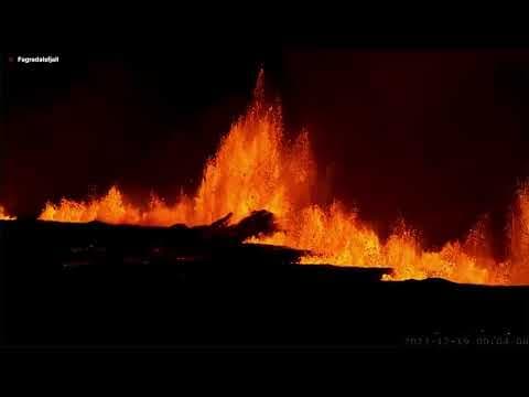 Volcano erupts on Iceland's Reykjanes Peninsula