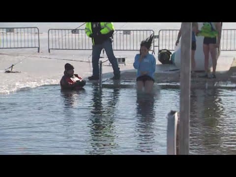 KARE 11 reporter jumps in the lake for Polar Plunge