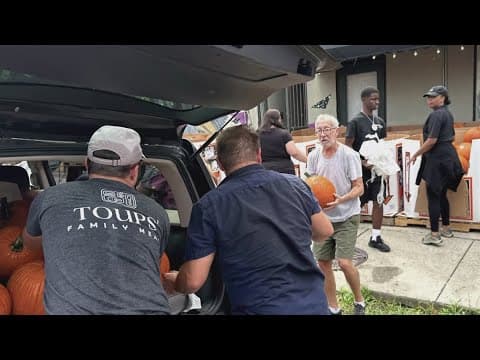 New Orleans restaurant delivers thousands of holiday meals to families in need