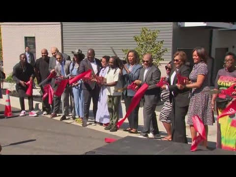 DC mayor's office celebrates new homes in Anacostia