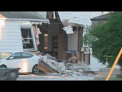 Man dead after car crashes into northwest Columbus home