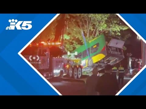 King County Metro bus removed from embankment after crash in Renton