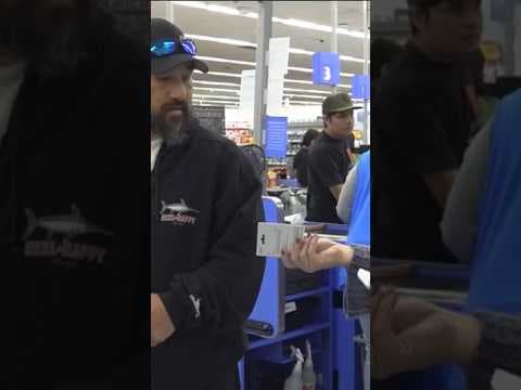 Walmart surprises shopper by paying for their Thanksgiving groceries