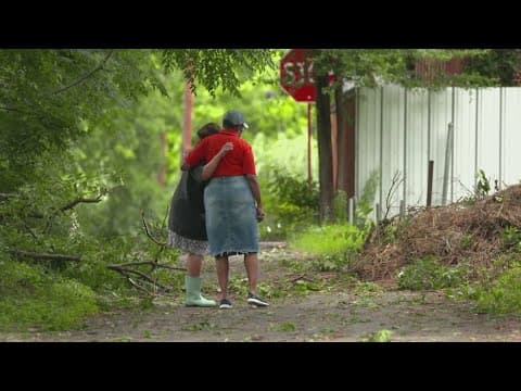 South Dallas residents brace for days without power after Tuesday storm knocks down trees and power