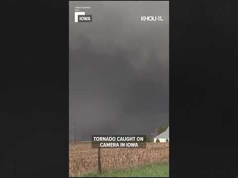 Tornado caught on camera in Iowa