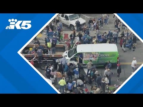 Crash during Gig Harbor parade injures 5 people
