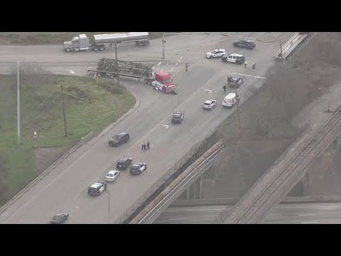 1 dead in east Houston crash, HPD says