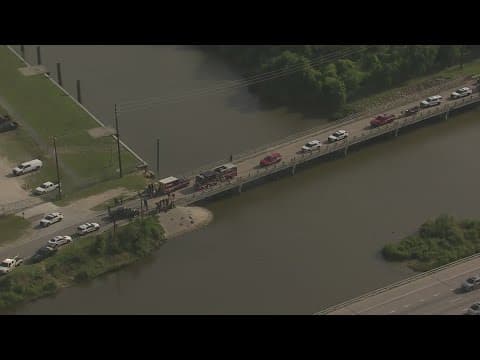 Vehicle with people inside plunges into water in Channelview, witnesses say