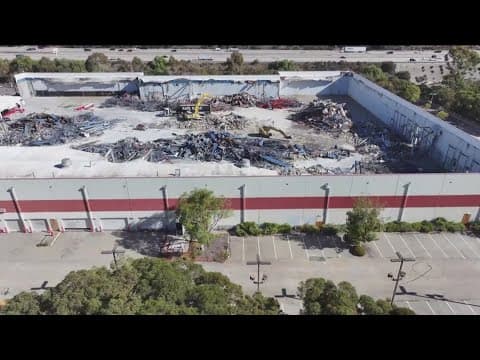 What's going on with the vacant Fry's building in San Diego?
