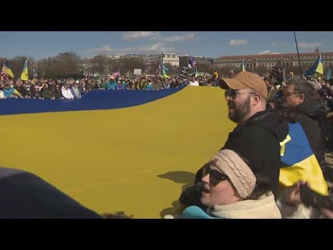 Activists bring 26,000 square foot Ukrainian flag to the Ellipse
