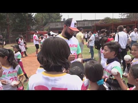 Padres hold baseball clinic with kids ahead of first MLB series in Mexico City