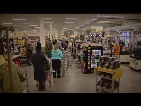 Minnesotans rush to get last-minute groceries and supplies before winter storm