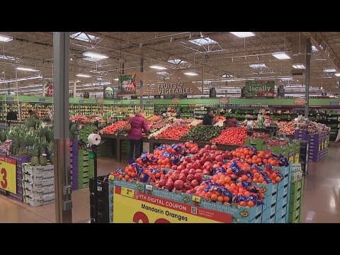 Shoppers scrambling last minute for Thanksgiving food