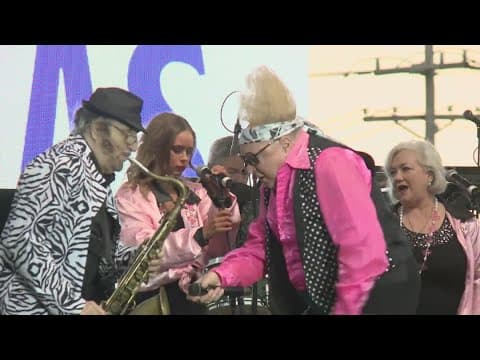 Vince Vance files suit against Mariah Carey f 'All I Want For Christmas Is You'