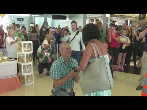 Man proposes to girlfriend inside Houston's Hobby Airport