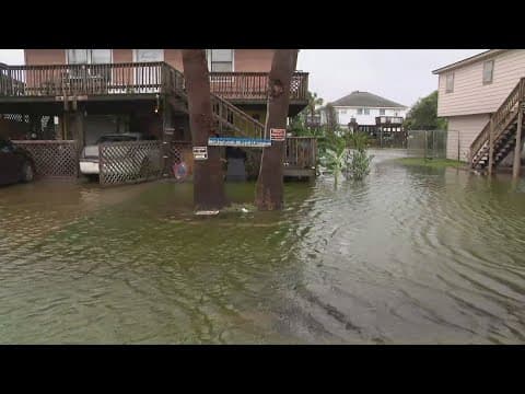 Water rising, covering roads in Jamaica Beach