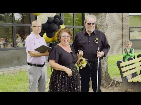 Lebanon elementary school hosts wedding ceremony for beloved lunch lady