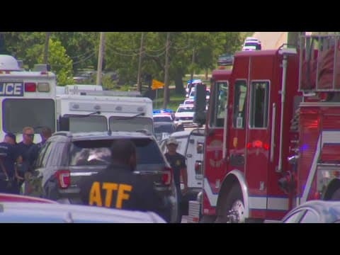 Suspect kills 2 women in Kentucky church after shooting state trooper