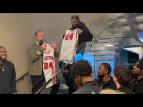 Drake surprises Houston Cougars at watch party as team secures No. 1 seed in NCAA tournament