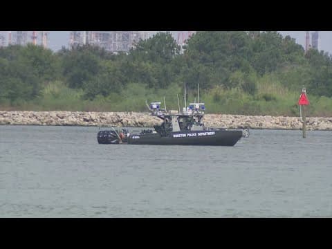 Coast Guard, HCSO, HPD searching for missing person after tugboat sinks near Lynchburg Ferry