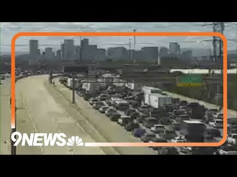 Crash causes backups on southbound I-25