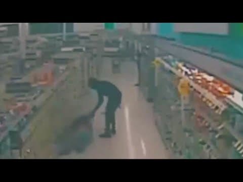Houston, Texas crime: Mother, child dragged by Walgreens robber