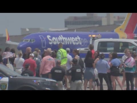 Flight from Houston to Cabo returns to Hobby, passengers evacuated on tarmac