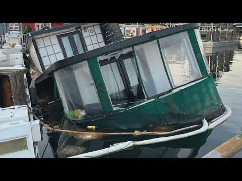 Tugboat sinks in South Lake Union, spilling over 100 gallons of diesel fuel