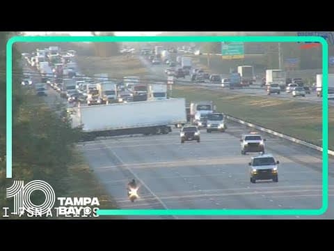 TRAFFIC ALERT: Semi-truck jackknifes on northbound I-75 in Sarasota