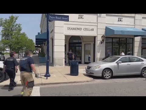 Police: Man walks into Easton store with gunshot wound