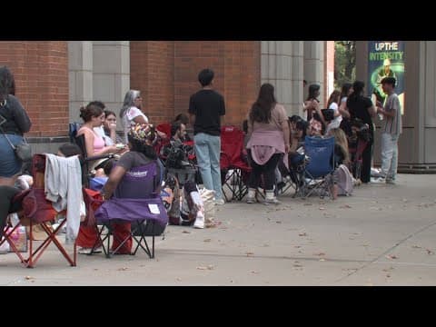 Sabrina Carpenter fans line up outside American Airlines Center hours ahead of concert