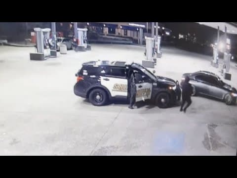 WATCH: Thieves escape robbery scene nearly unnoticed by police | Raw Video