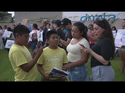 Protesters rally outside Houston detention center against ICE raids