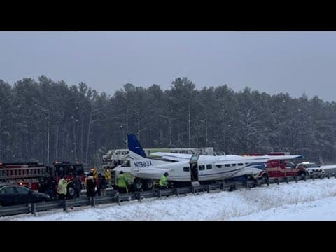 WATCH: Plane makes emergency landing on Loudoun County Parkway in snowstorm