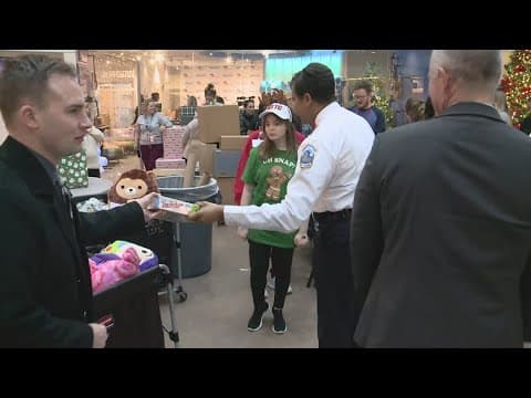 MPD officers deliver toys to Children's National Hospital