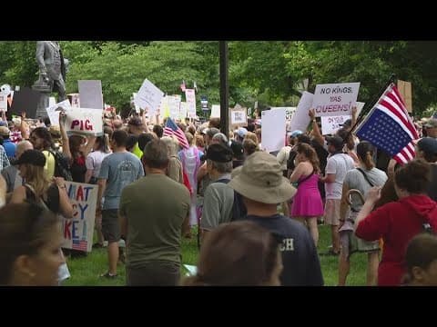 Thousands gather in downtown Indianapolis for 'No Kings' protest