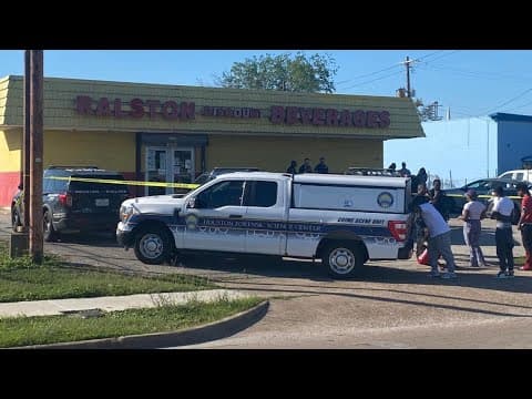 Employee shot to death at SW Houston liquor store, HPD says