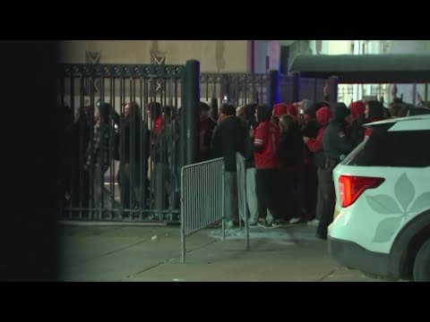 Ohio State students, fans push their way into Ohio Stadium after Buckeye championship
